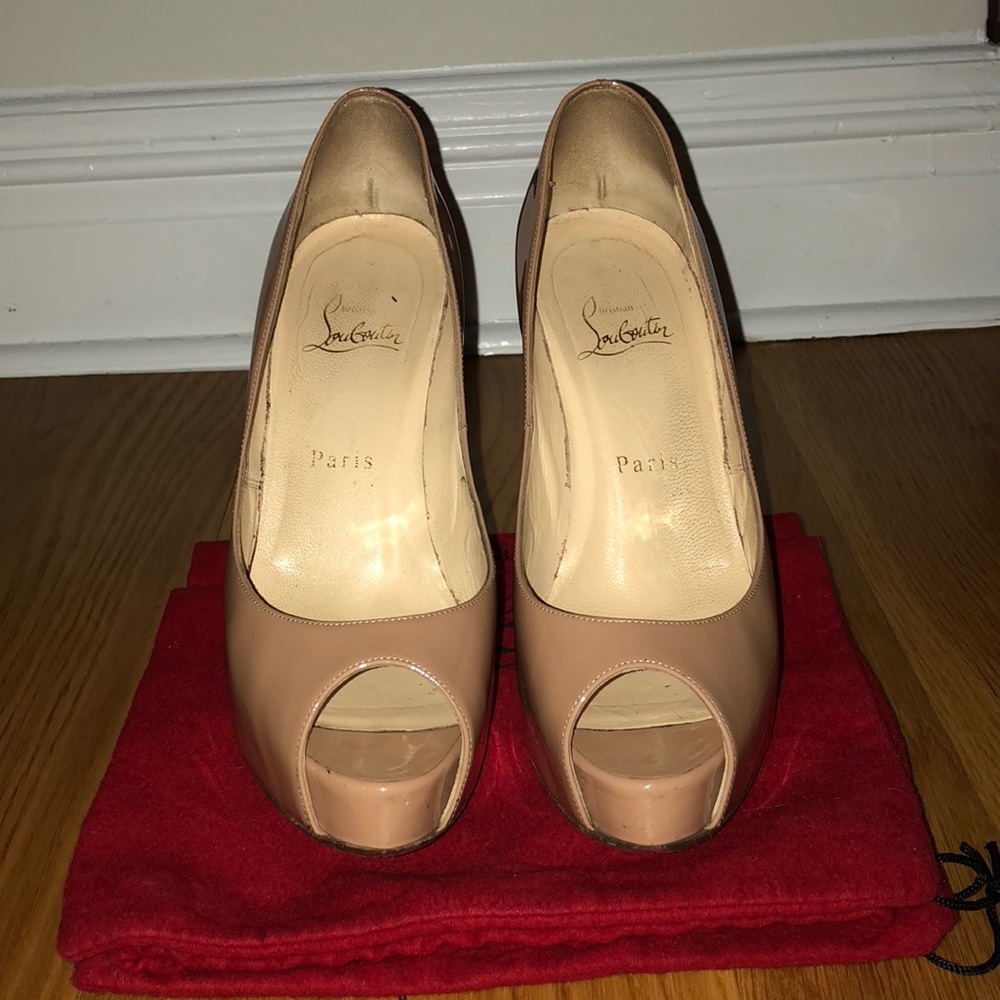 Christian Louboutin Peeptoe Pump